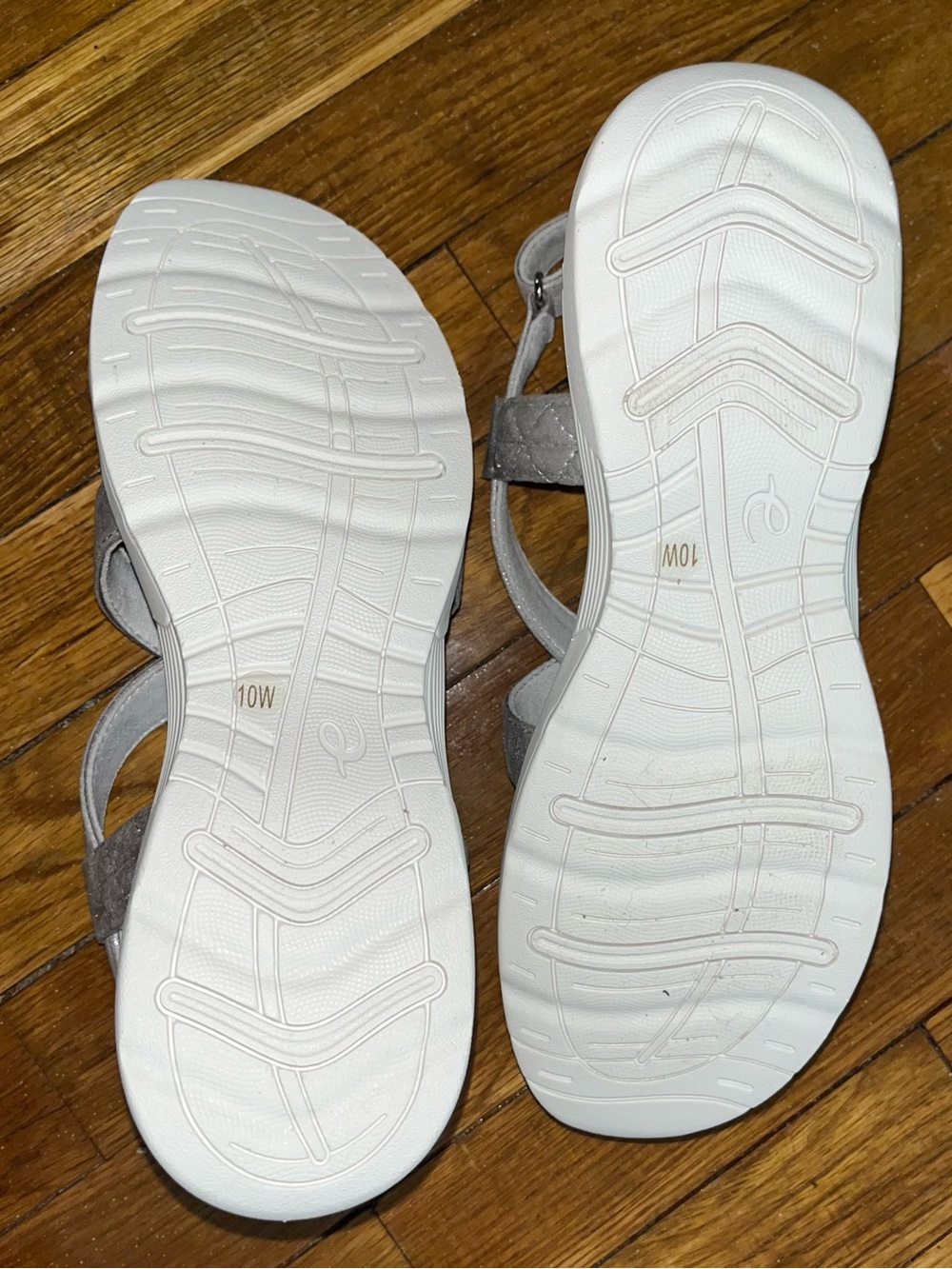 Easy Spirit Silver Metallic Sandals 10W - Picture 3 of 5